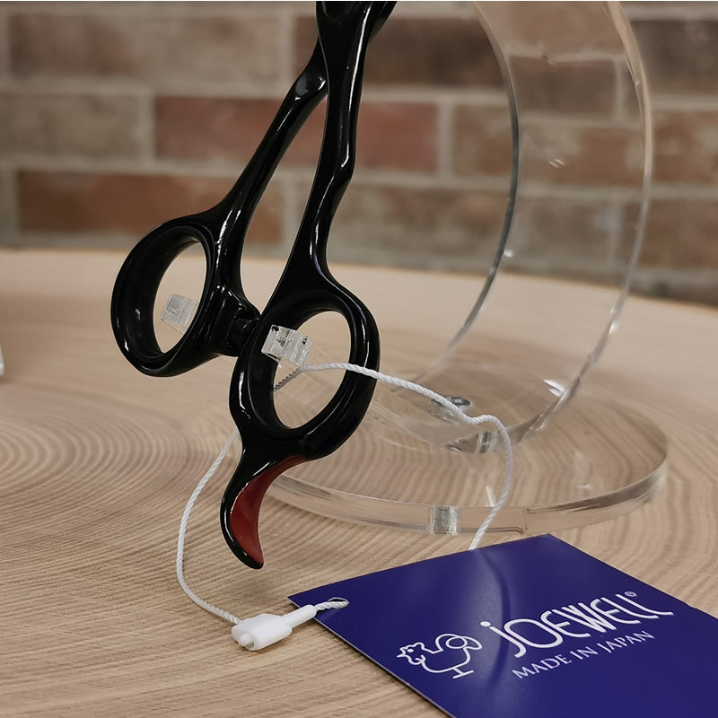 Forbici Professionali Giapponesi Joewell Supreme Powder Metal Urushi-Ryusei Mikado S.r.l. particolare poggiadito in vermiglio brillante