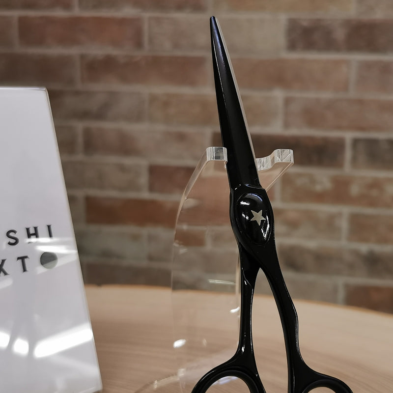 Forbici Professionali Giapponesi per Maestri del Taglio Joewell Supreme Powder Metal Urushi-Ryusei Mikado S.r.l. rivestimento in Urushi nero profondo con stella dipinta a mano sul coprivite