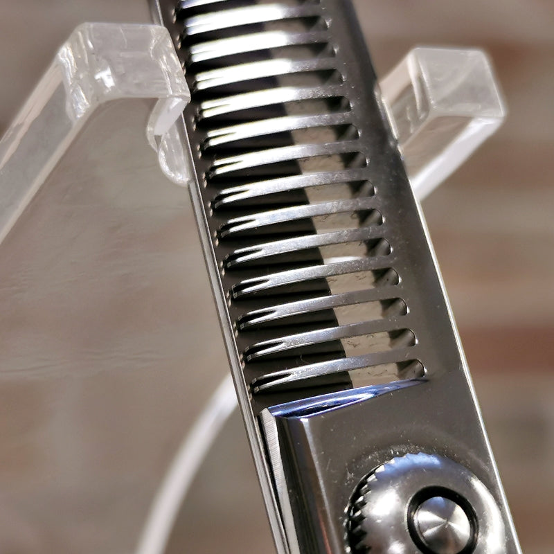 Forbici Sfoltitrici Giapponesi Joewell LT-30SF (mancino) particolare 30 denti Mikado S.r.l. per parrucchieri e barbieri