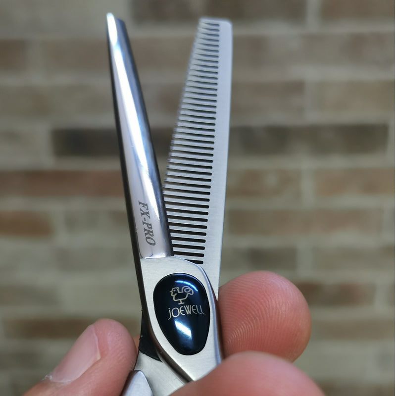Forbici Giapponesi Sfoltitrici parrucchieri e barbieri Joewell Fx-Pro 40 particolare vite Mikado Italia