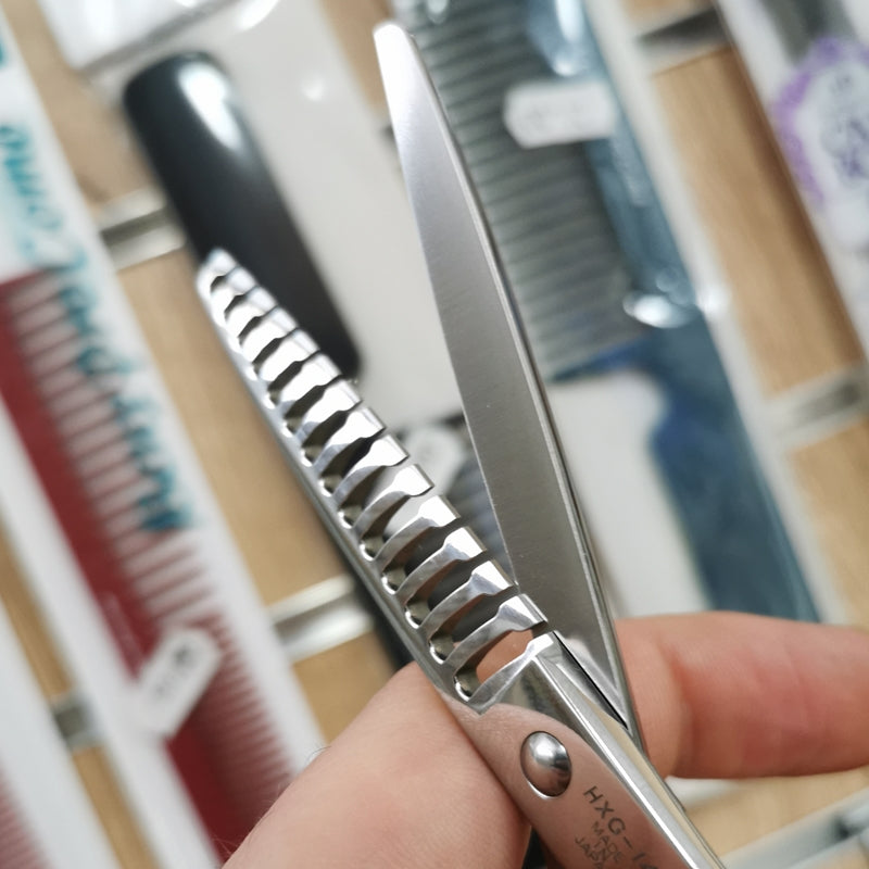 Forbici Professionali Giapponesi Joewell HXG-14 Mikado S.r.l. particolare dente piatto
